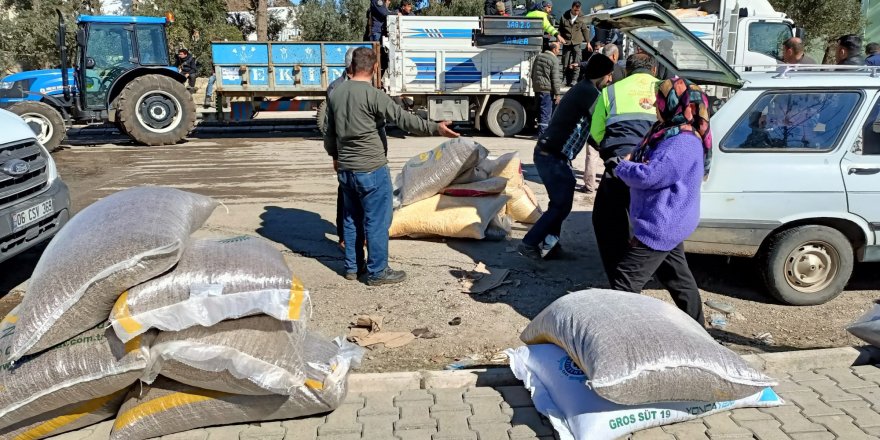 Hayvancılıkla uğraşan depremzedelere yem desteği