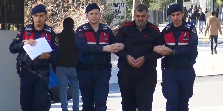 Hatay'da yıkılan binanın müteahhidi 'depremzede' olarak kaldığı otelde yakalandı