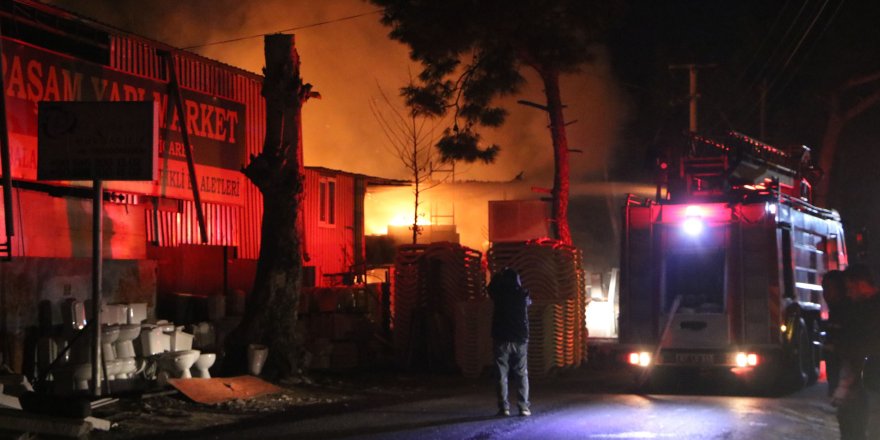 Kemer Hurdacılar Sitesi'nde yangın: 2 işyeri kullanılamaz hale geldi