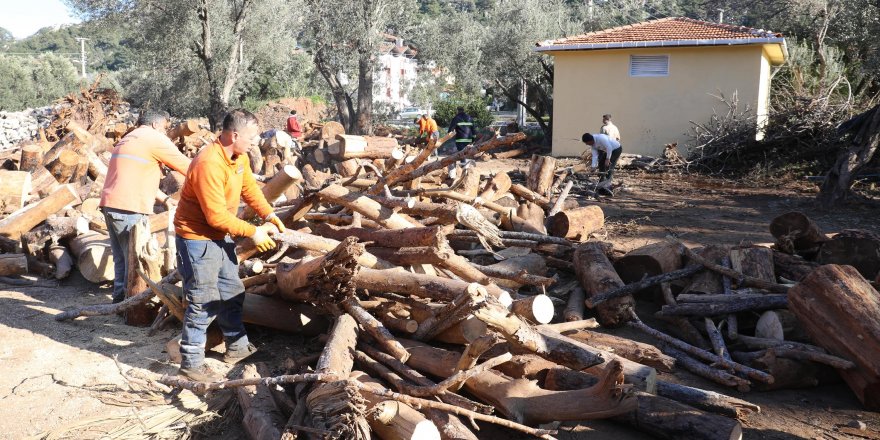 Marmaris'ten deprem bölgesine yardım desteği sürüyor