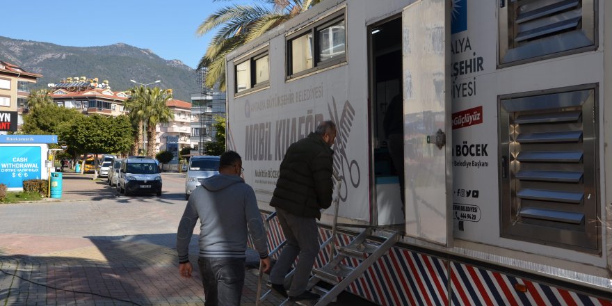 Mobil Kuaför depremzedeler için Alanya'da