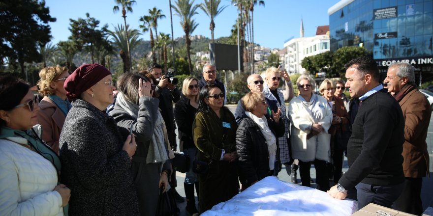 Alanya Belediyesi Yabancılar Meclisi'nden depremzedelere yardım