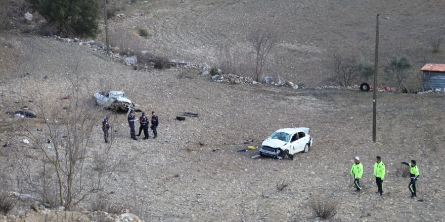 Isparta'da çarpışan iki otomobil dere yatağına uçtu: 2 ölü, 1 yaralı