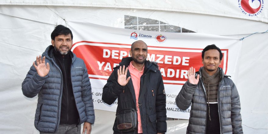 İngiltere'den depremzedelere yardıma geldi