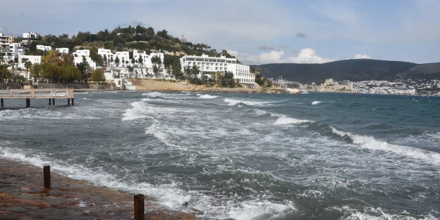 Bodrum'da feribot seferlerine fırtına engeli