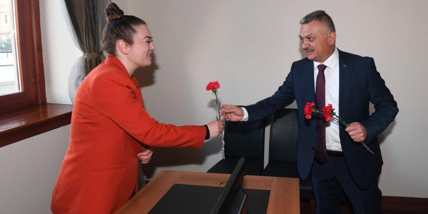 Vali Yazıcı, 8 Mart Dünya Kadınlar Günü'nü kutladı