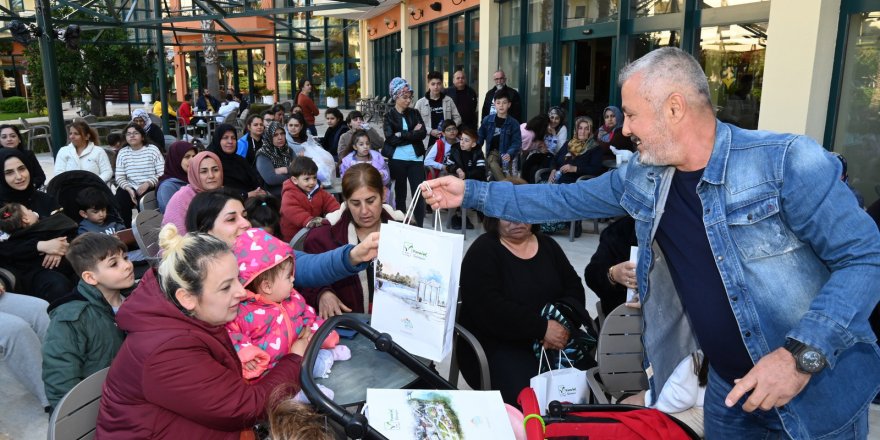 Başkan Sözen'den depremzede kadınlara 8 Mart kutlaması