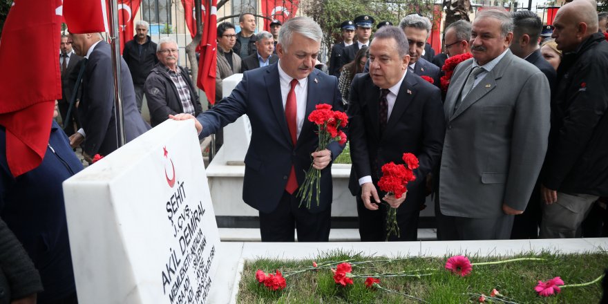 Çanakkale Zaferi'nin 108'nci yıldönümünde şehitler, Antalya'da törenlerle anıldı