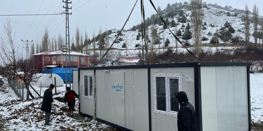 Deprem bölgesine yardımlar sürüyor