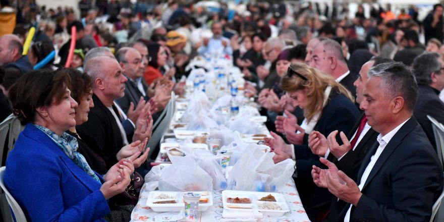 Başkan Uysal, 'Bu günler bizi birleştiren günler'