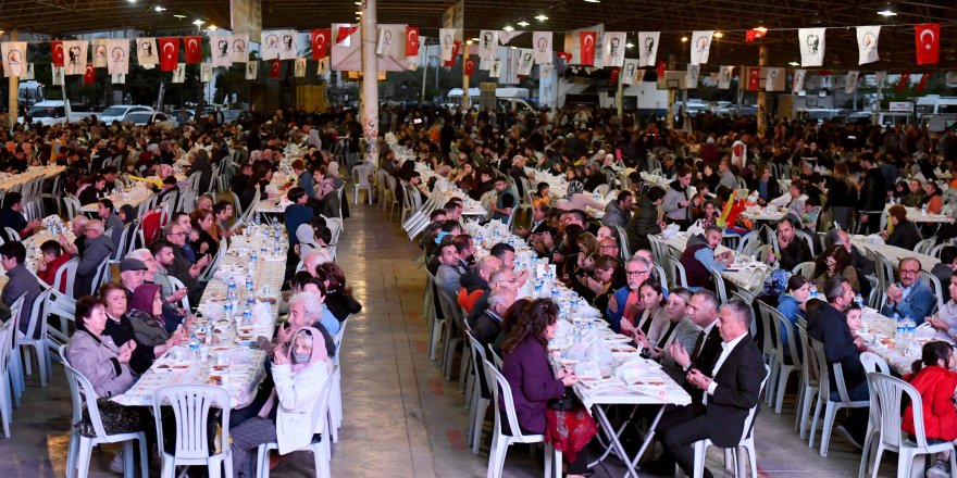 Başkan Uysal, mahalleliyle iftarda