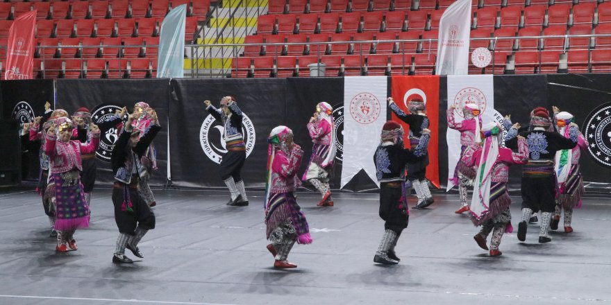 Burdur'da Halk Oyunları Yarışması