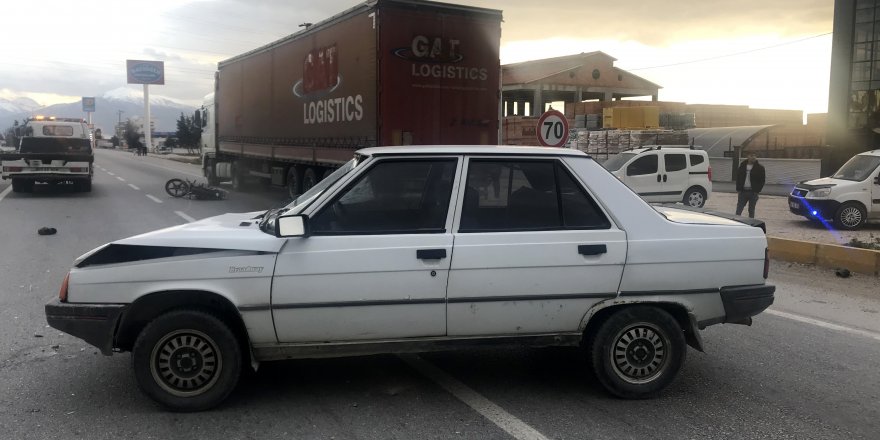 Otomobille motosiklet çarpıştı; baba öldü, oğlu ağır yaralı