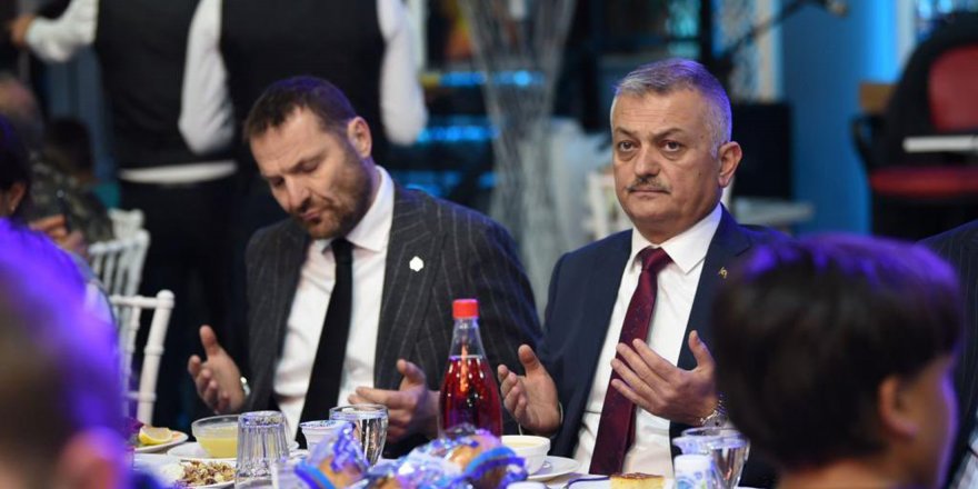 Vali Yazıcı, 'bir lokma, bin sofra' etkinliğinde vatandaşlarla iftar yaptı