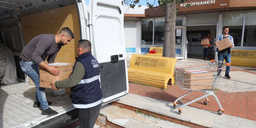 Depremzede Eren'in adı Hatay'da çadır kütüphanede yaşatılacak