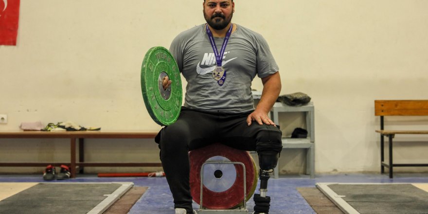 Kazada bacağını kaybeden Orhun, 3 ayda halterde madalya kazandı