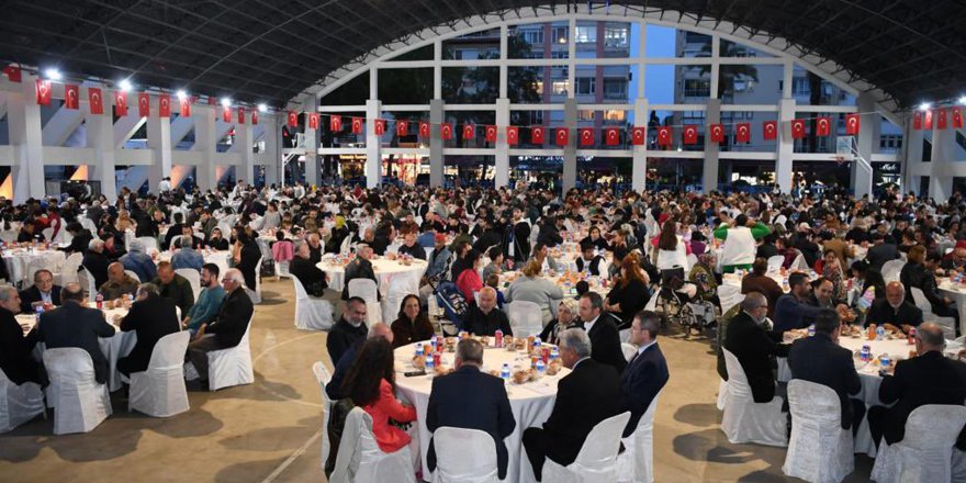 Vali Yazıcı, Romanlarla iftarda buluştu