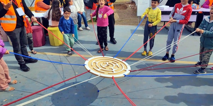 Depremzede öğrencilere bilim ve sanat etkinliği