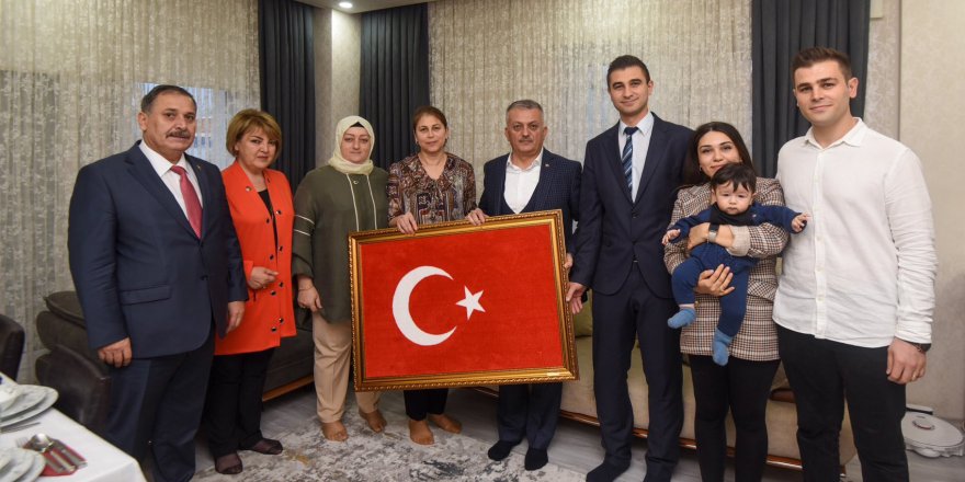 Vali Yazıcı, iftarda şehit ailesine misafir oldu