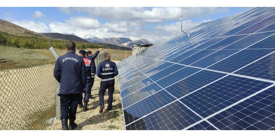 Güneş enerji panellerine ateş açıldı