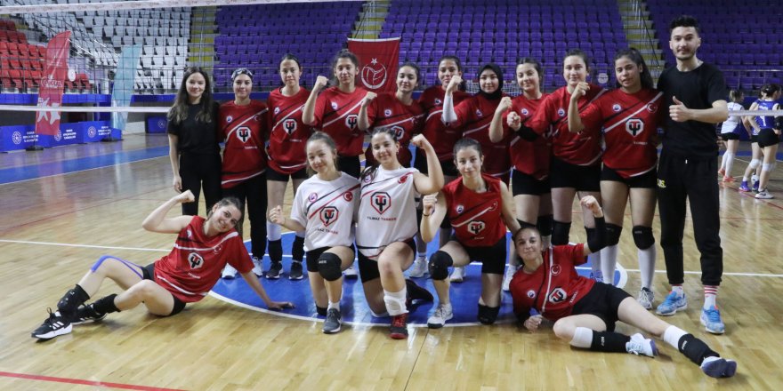 Yıldız kızlar voleybolda kozlarını paylaştı