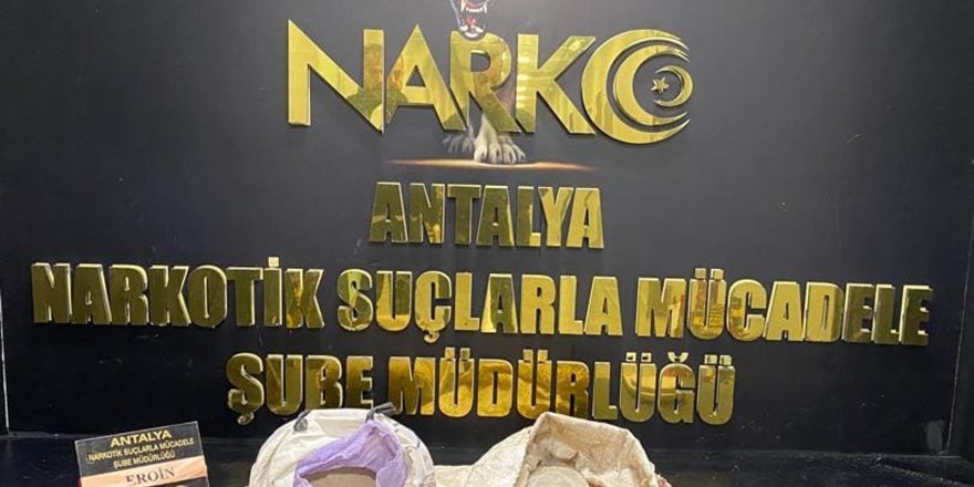 'Çaki', ormanda saklanan 4 kilo eroini buldu