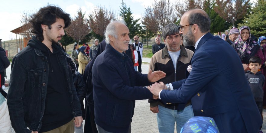 AK Parti Burdur Teşkilatı depremzedelerle bayramlaştı