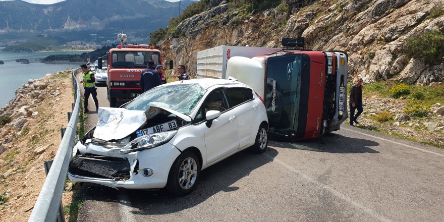 Kamyonetle otomobil çarpıştı: 6 yaralı