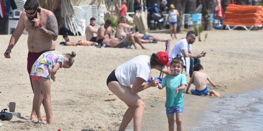 Bodrum'da bayramın ikinci gününde de plajlarda hareketlilik yaşandı