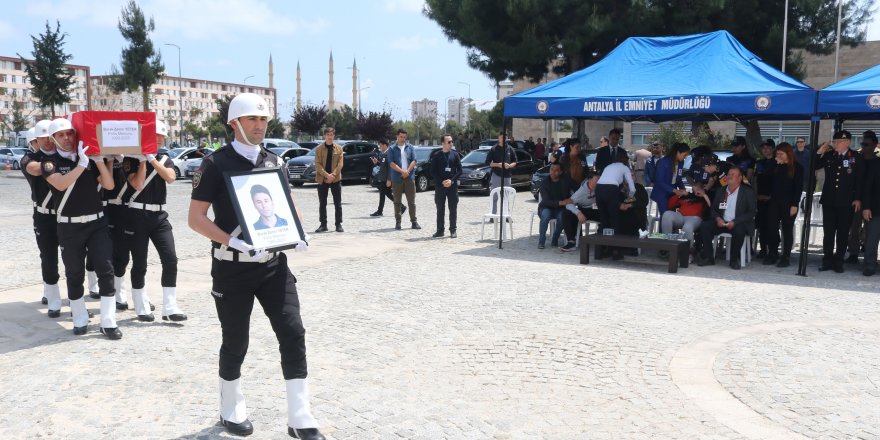 Evine dönerken kaza yapan polis memuru hayatını kaybetti (2)