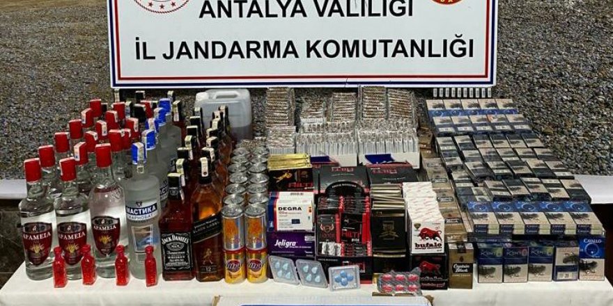 Jandarmadan markete kaçak alkol ve sigara baskını