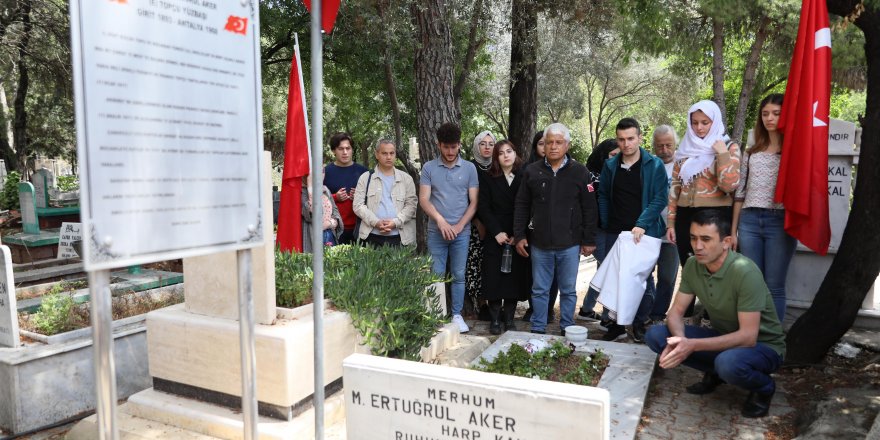 Yüzbaşı Aker mezarı başında anıldı