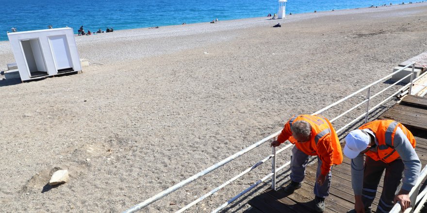 Konyaaltı Sahili'ndeki hazırlıklar sona yaklaştı