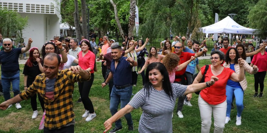 Antalya'da şenlik havasında Hıdırellez kutlaması