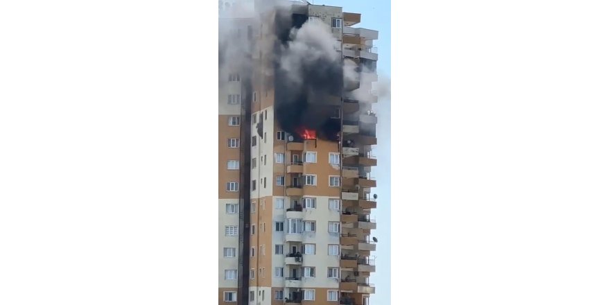 10'uncu katta çıkan yangında ev kullanılamaz hale geldi