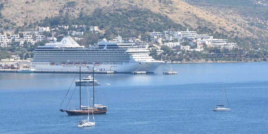 Bodrum'a denizden 1182 turist geldi