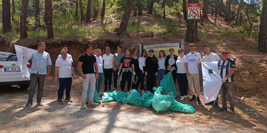 Turizm çalışanlarından Çalıştepe'de temizlik