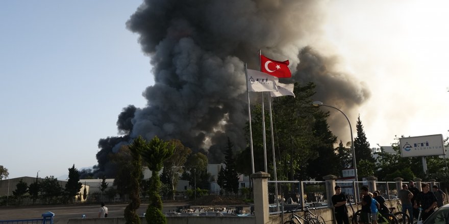 Antalya'da tekne ve yat üretim tersanesinde yangın (2)- Yeniden