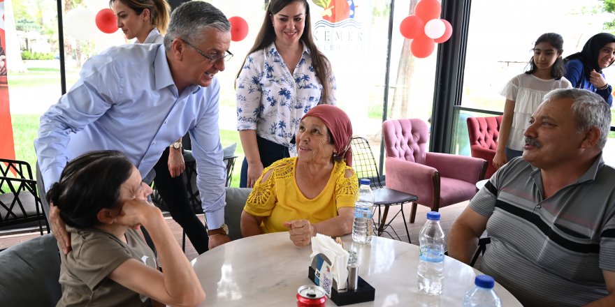 Başkan Topaloğlu'ndan engellilere deniz şezlongu