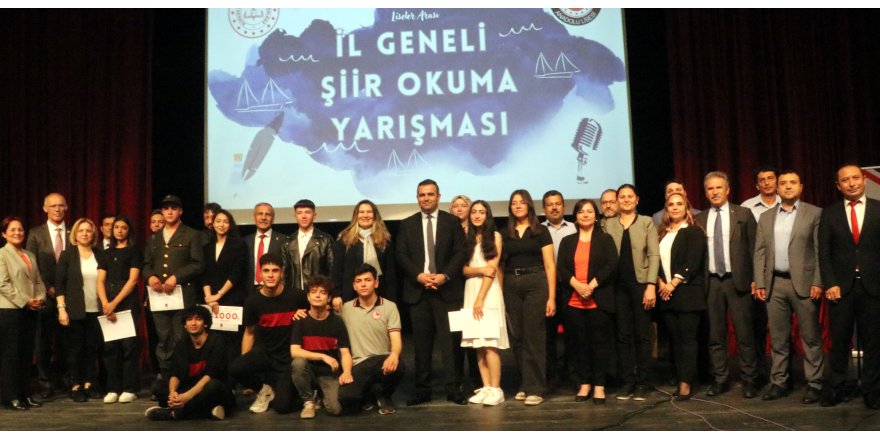 Burdur'da liseler arasında şiir okuma yarışması