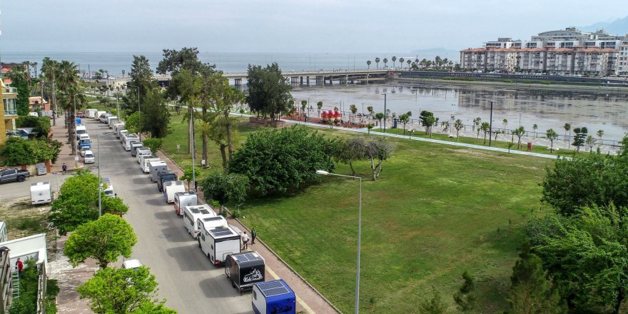 Antalya'da karavanların sokak aralarına park etmesine yasak geliyor