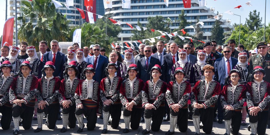 Spor salonunda 19 Mayıs töreni