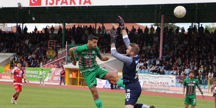 Isparta kazanıp, ligde kaldı