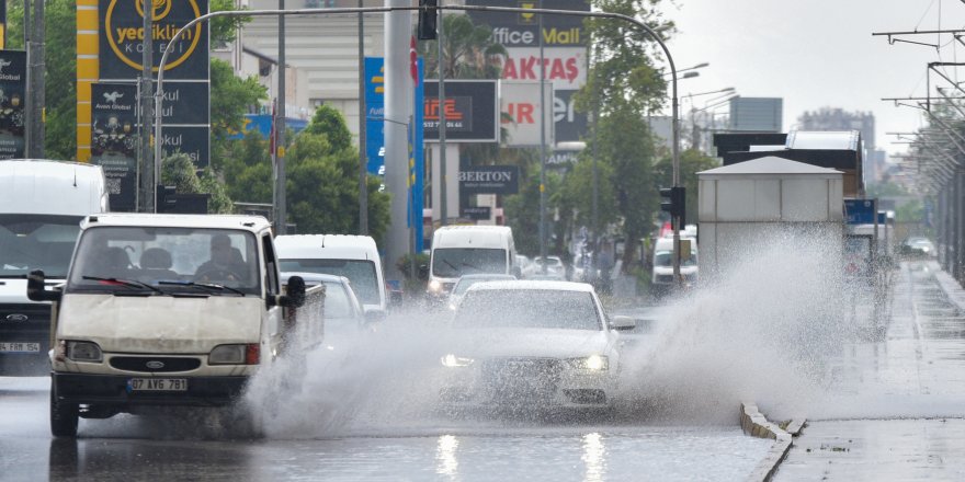 Antalya'da yağmur etkili oldu