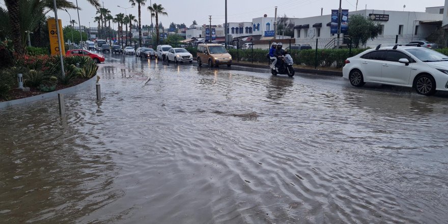 Bodrum'da yağmur ve hortum