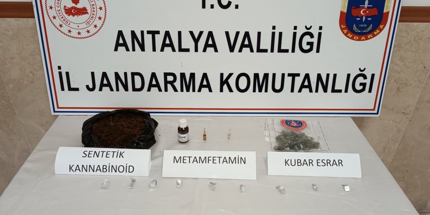 Uyuşturucu tacirini jandarma yakaladı