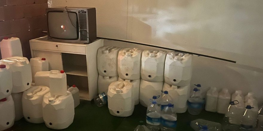 3265 litre alkol ve 12 bin 950 şişe ve kapağı ele geçirildi