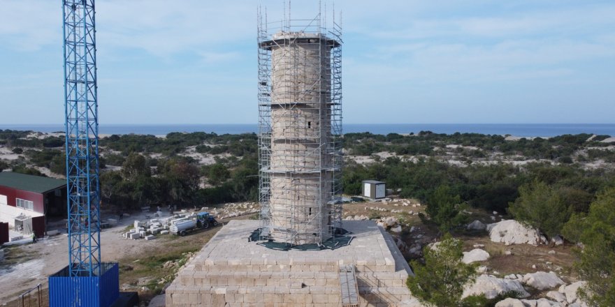 Patara Deniz Feneri'nin son basamağı yerine konuldu