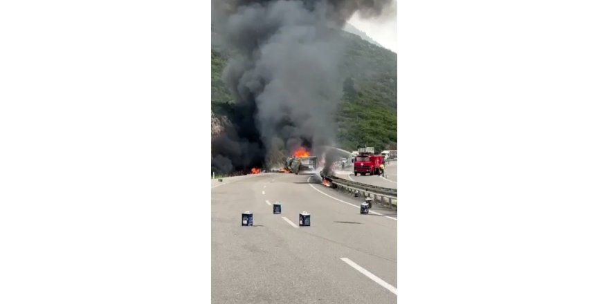 Antalya'da devrilen boya ve tiner yüklü TIR, alev alev yandı