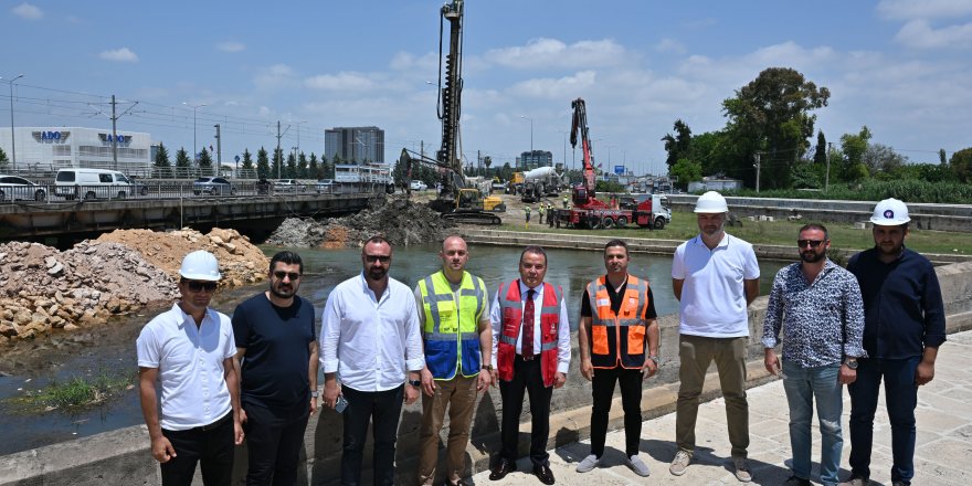 Başkan Böcek, Cırnık Köprüsü'nde çalışmaları inceledi